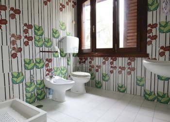 vendesi villa anni 70 con giardino privato capanno - Villa Via della Chiesa di Gragnano, Capannori - foto 24