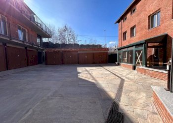 FACCIATA ESTERNA - Appartamento via Basse Sant'Anna, Cuneo (zona Centro) - foto 7