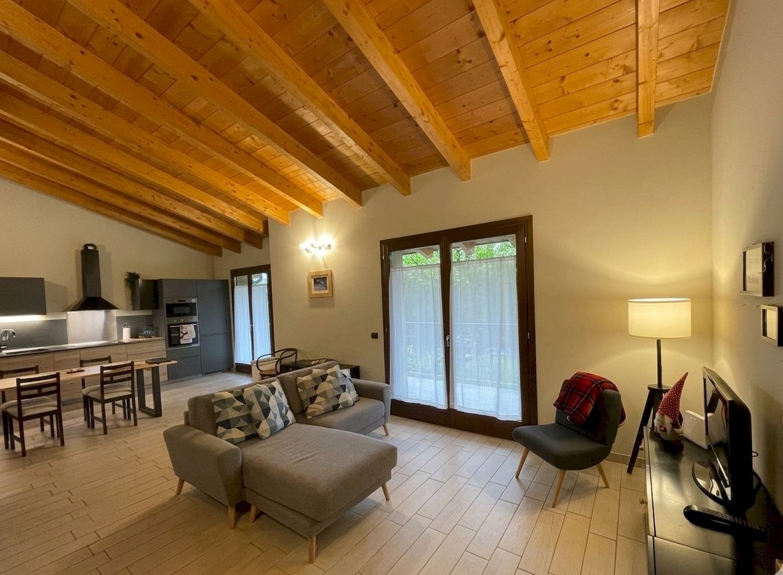 Zona giorno con cucina a vista - Three-room apartment via Prevosa 18, Albiolo - photo 2