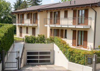 Facciata condominio - Appartamento via Prevosa 18, Albiolo - foto 1