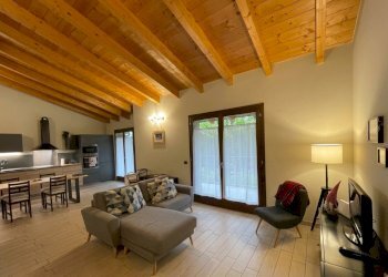 Zona giorno con cucina a vista - Appartamento via Prevosa 18, Albiolo - foto 2