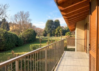 Balcone - Appartamento via Prevosa 18, Albiolo - foto 4