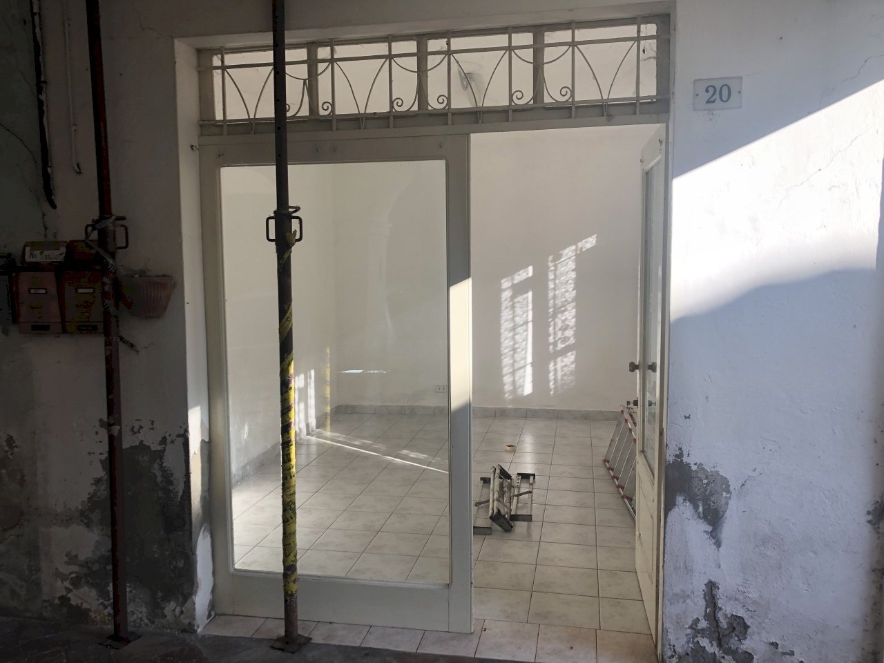 002.JPG - Locale Commerciale San Secondo Parmense - foto 2