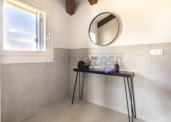 bagno finestrato - Quadrilocale Via Zuccola 37, Bolzano Vicentino - foto 26