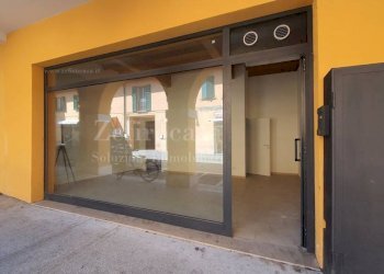 vetrina - Negozio Cento - foto 2