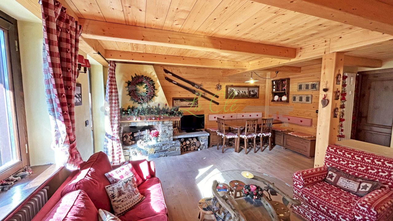 AFFITTO COURMAYEUR - SOGGIORNO E ZONA PRANZO - Three-room apartment Route Mont Blanc 44, Courmayeur - photo 2