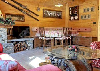 AFFITTO COURMAYEUR - SOGGIORNO E ZONA PRANZO - Three-room apartment Route Mont Blanc 44, Courmayeur - photo 3