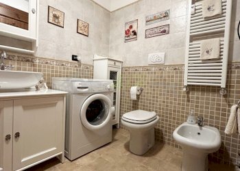 AFFITTO COURMAYEUR - BAGNO COMPLETO CON VASCA - Three-room apartment Route Mont Blanc 44, Courmayeur - photo 10