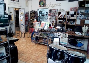 Commercial Activity Collesalvetti - photo 1