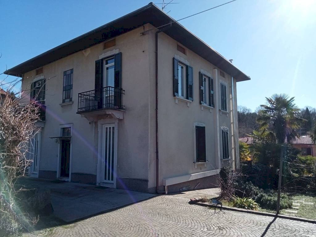 Facciata - Villa via Lunga, 1, Gemonio - foto 3