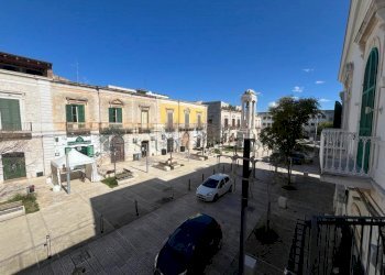 esposizione esterna - Villa Piazza Unità d'Italia 25, Sannicandro di Bari - foto 10