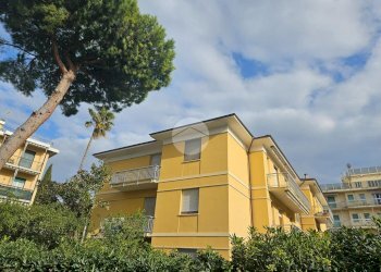 Three-room apartment Via Generale Ardoino, Diano Marina - photo 5