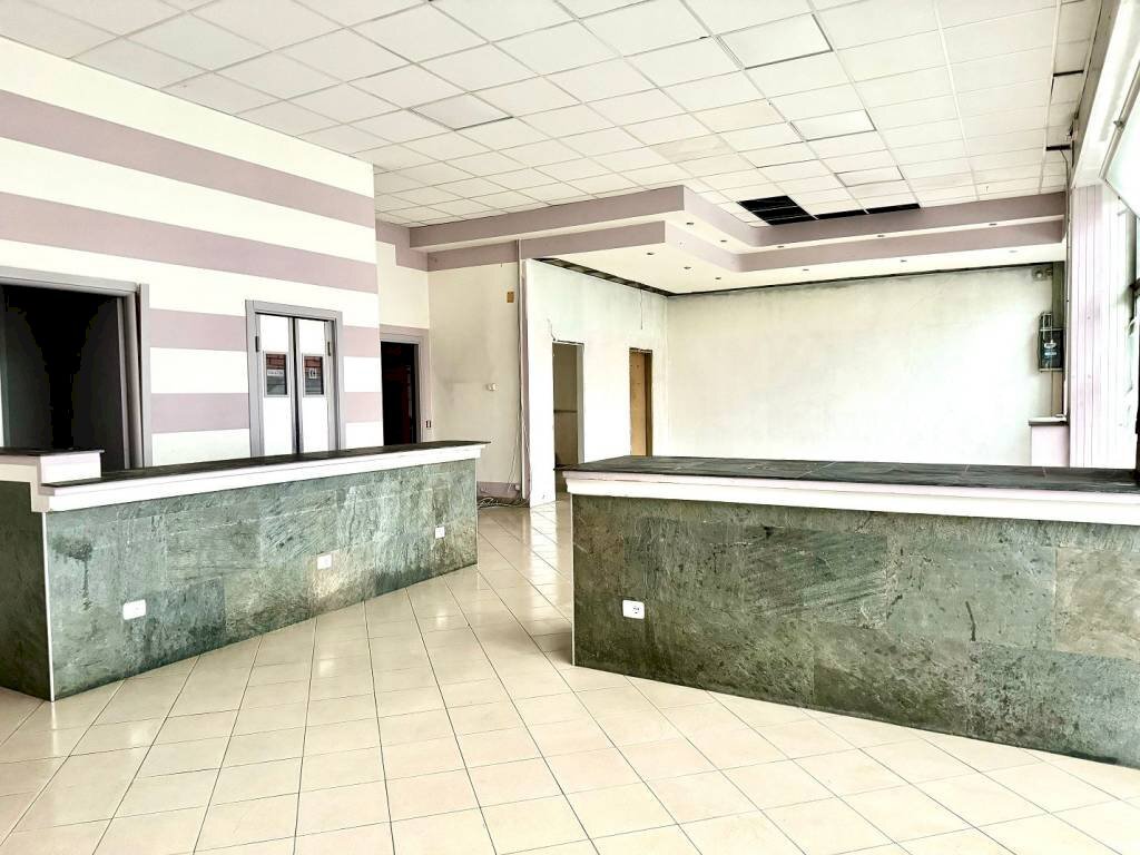 Interno non residenziale - Shop via Novara, 67, Borgomanero - photo 1