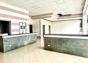 Interno non residenziale - Negozio via Novara, 67, Borgomanero - foto 1