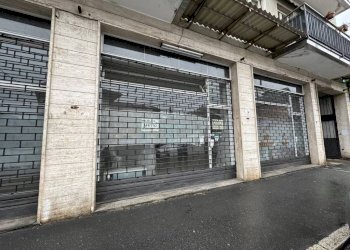 Facciata - Negozio via Novara, 67, Borgomanero - foto 6