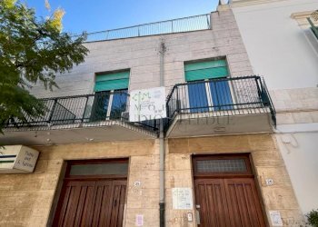 facciata - Villa Piazza Unità d'Italia 45, Sannicandro di Bari - foto 1