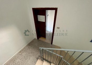 vano scale - Villa Piazza Unità d'Italia 45, Sannicandro di Bari - foto 4