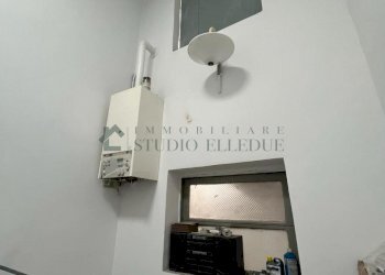 vano scale - Villa Piazza Unità d'Italia 45, Sannicandro di Bari - foto 13