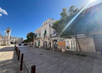 facciata - Villa Piazza Unità d'Italia 45, Sannicandro di Bari - foto 20