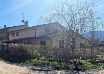 02.jpg - Trilocale Strada Tiberina Nord 421, Perugia - foto 2