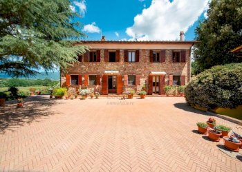 BELLISSIMO COMPLESSO COLONICO in zona verdeggiante - Casale Via di San Martino, Porcari - foto 2