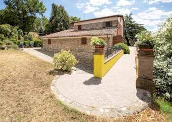 BELLISSIMO COMPLESSO COLONICO in zona verdeggiante - Casale Via di San Martino, Porcari - foto 1