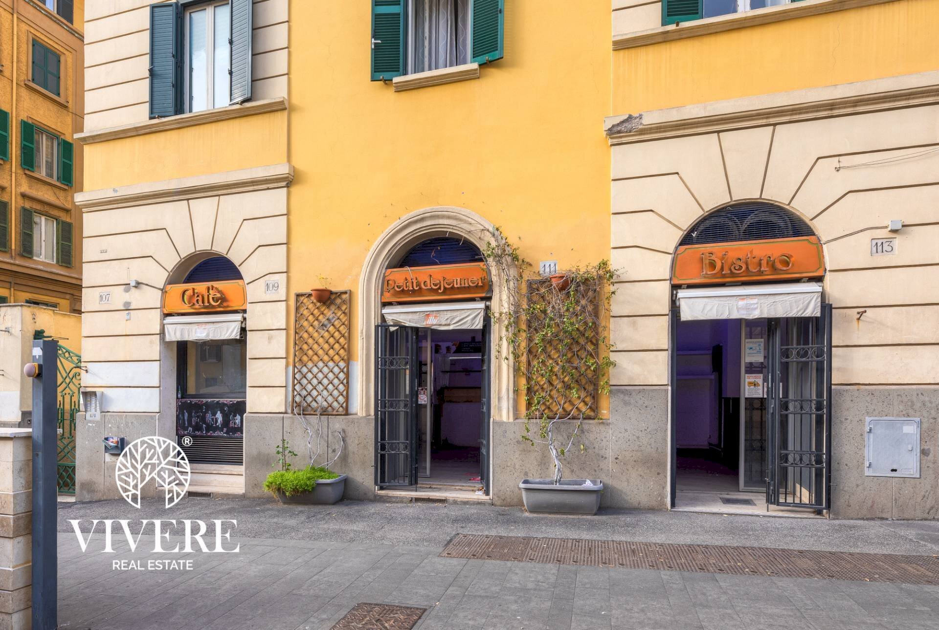 Commercial Premises Via La Spezia, Roma - photo 3