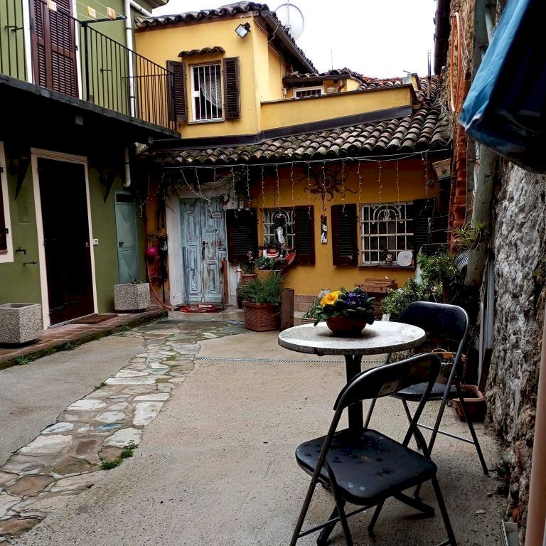 Cortile interno - Casa indipendente Moncalvo - foto 1