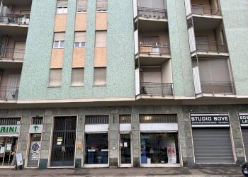 Facciata - Negozio via Francesco De Sanctis, 60, Torino - foto 18