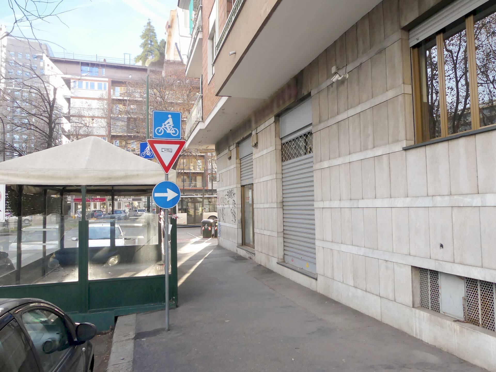 Shop Corso Traiano, Torino (neighborhood Mirafiori Sud) - photo 3