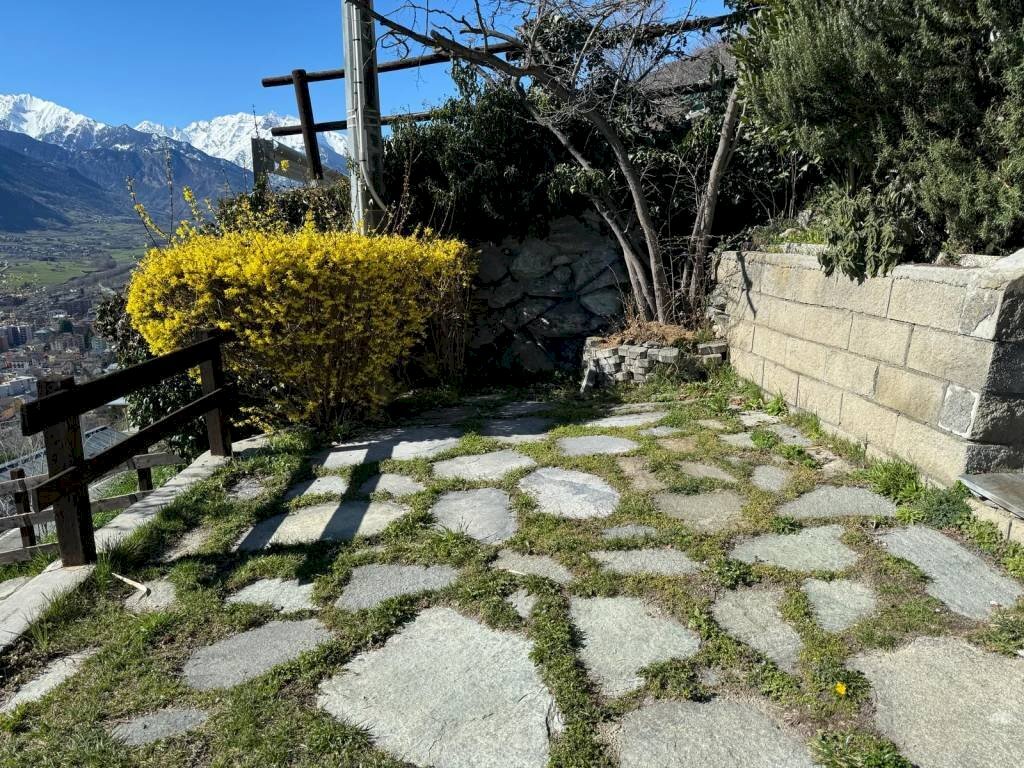 Giardino - Bilocale Rue du Coutumier, Aosta - foto 2