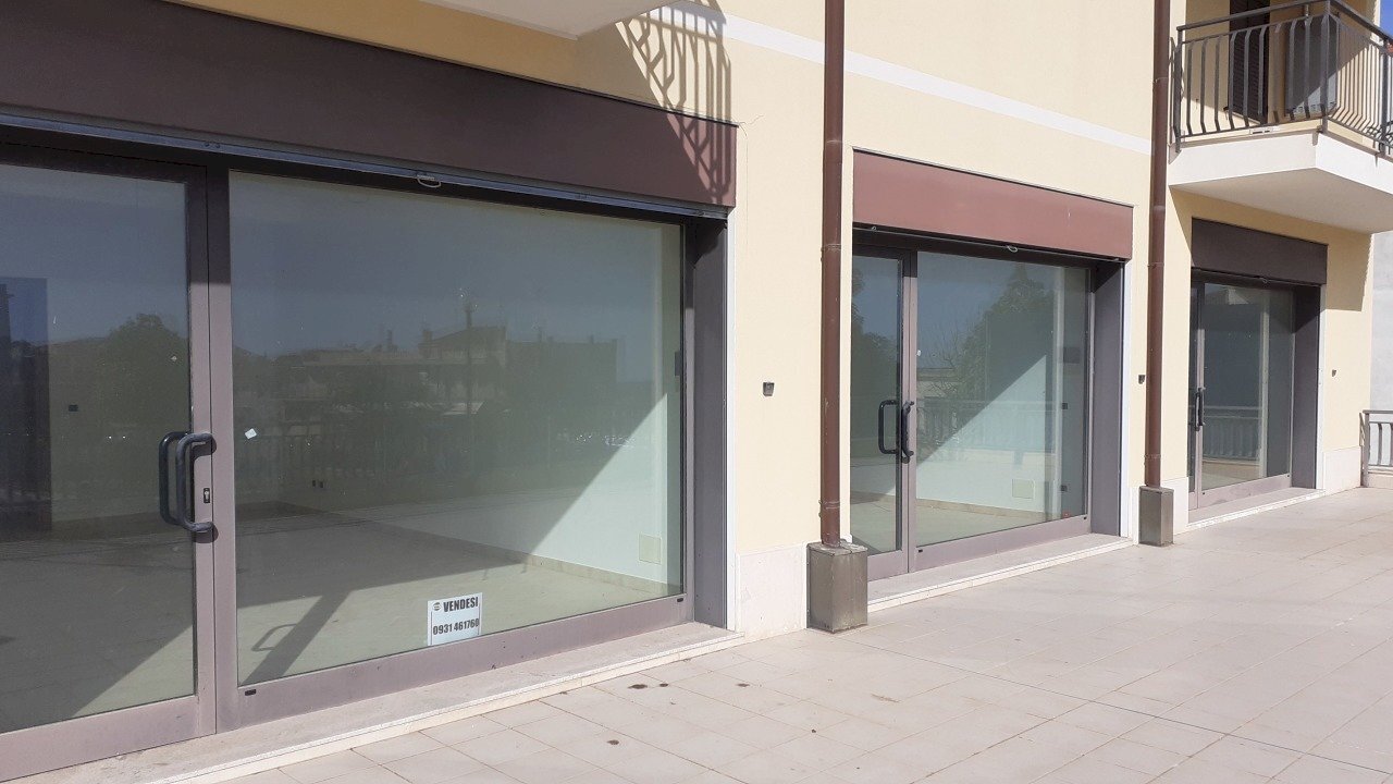 bassi 3.3 4.3.jpg - Commercial Premises Via UmbertoPiazza Borsellino 400, Canicattini Bagni - photo 1