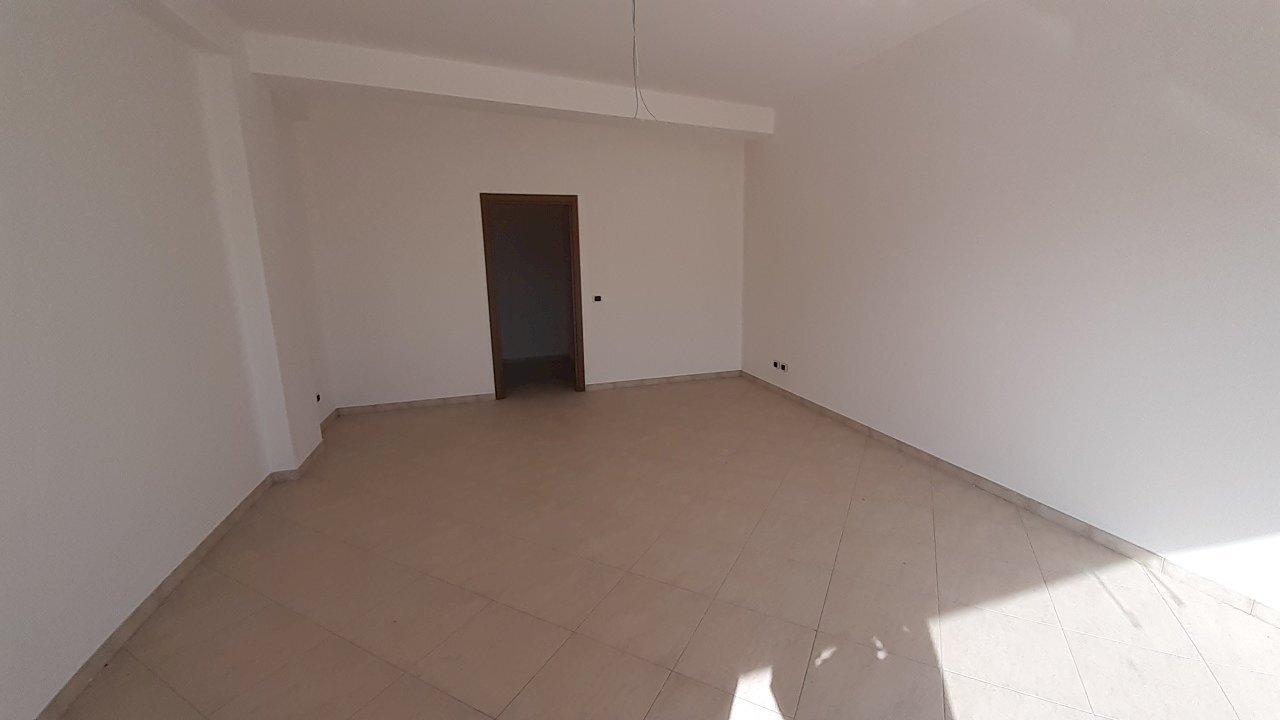 interno 4.3.jpg - Commercial Premises Via UmbertoPiazza Borsellino 400, Canicattini Bagni - photo 3