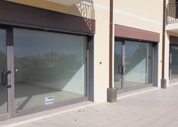 bassi 3.3 4.3.jpg - Locale Commerciale Via UmbertoPiazza Borsellino 400, Canicattini Bagni - foto 1