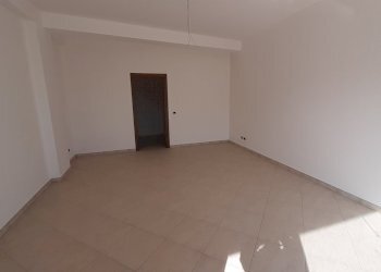 interno 4.3.jpg - Locale Commerciale Via UmbertoPiazza Borsellino 400, Canicattini Bagni - foto 3