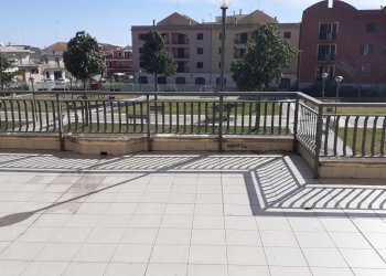 vista piazza.jpg - Locale Commerciale Via UmbertoPiazza Borsellino 400, Canicattini Bagni - foto 8