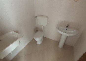 foto bagno.jpg - Locale Commerciale Via UmbertoPiazza Borsellino 400, Canicattini Bagni - foto 20