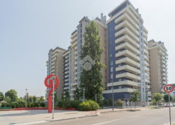 Box Via Castellanza, Milano (zona Gallaratese) - foto 1