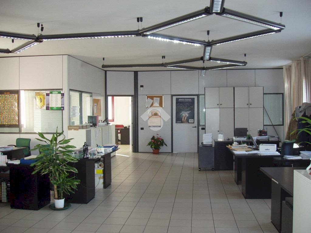 Office viale Togliatti, Bologna (neighborhood Borgo Panigale) - photo 2