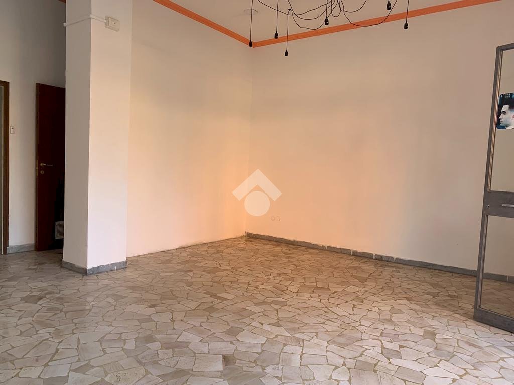 Negozio Via Agucchi, Bologna (zona Battindarno) - foto 2