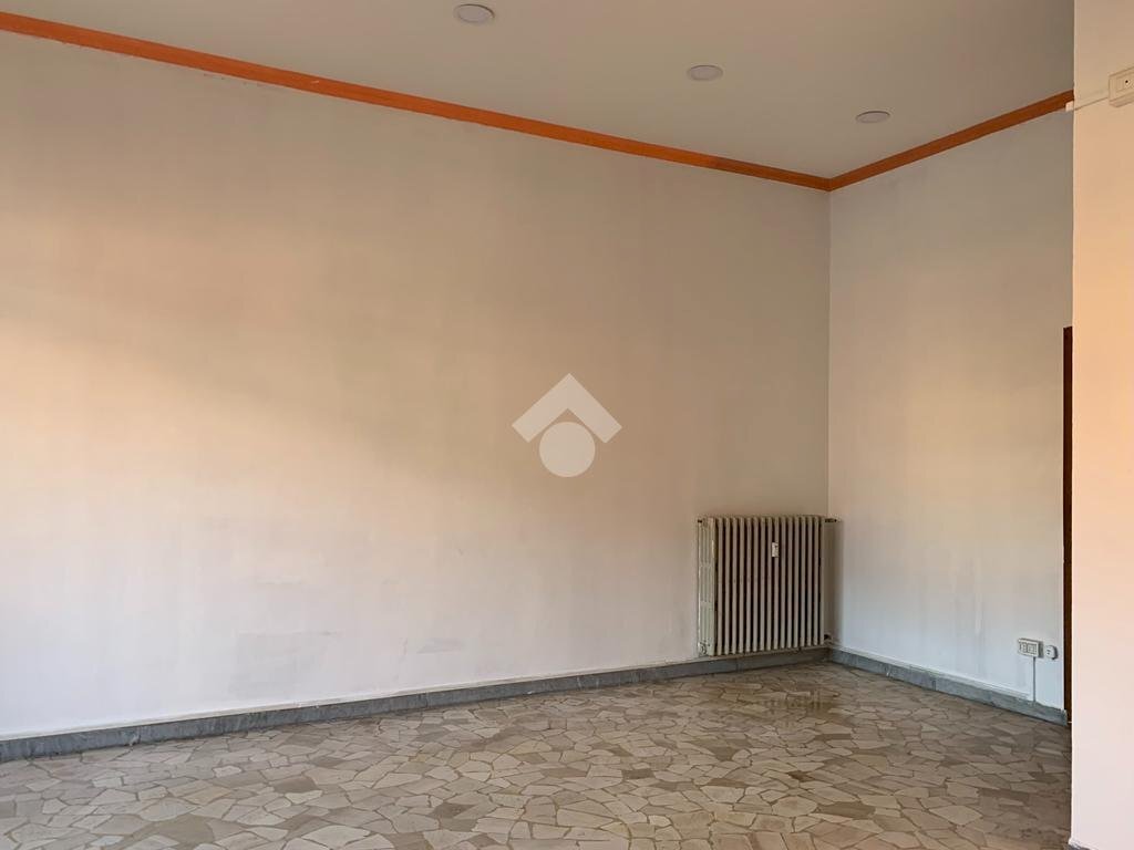 Negozio Via Agucchi, Bologna (zona Battindarno) - foto 3