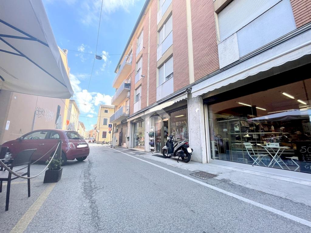 Negozio Via Andrea Agnello, Ravenna - foto 2