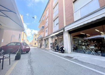Negozio Via Andrea Agnello, Ravenna - foto 2