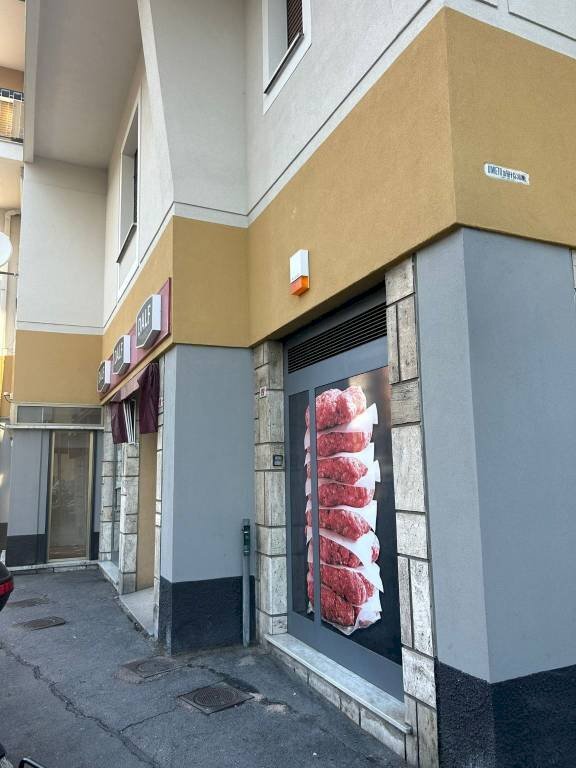 Facciata - Shop largo San Francesco da Paola, Genova - photo 3