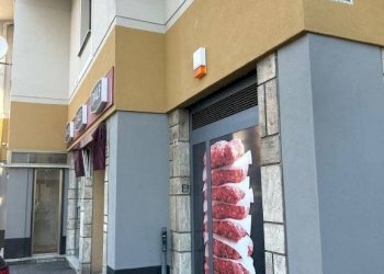 Facciata - Shop largo San Francesco da Paola, Genova - photo 3