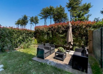 giardino lato soggiorno - Bilocale viale FABRIZIO DE ANDRE', 49, Grugliasco - foto 7