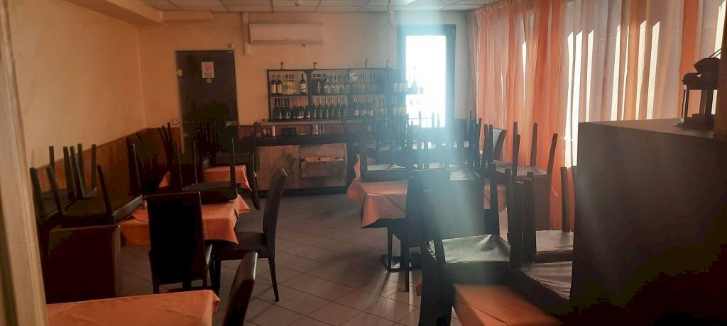 Interno non residenziale - Bar Tavola Calda - Fredda via Sestriere, 12, Moncalieri - foto 3