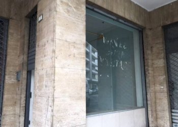 Facciata - Negozio via Camillo Olivetti, 1d, Ivrea - foto 24