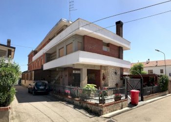 Esterno - Hotel - Accommodation facility Via Nuova, San Benedetto dei Marsi - photo 1