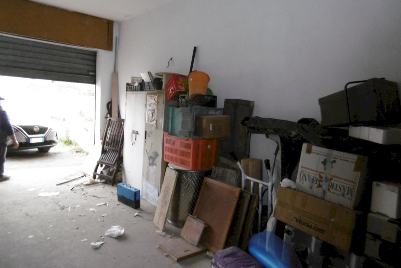 P1000824.JPG - Commercial Premises VIA SAMUGHEO, Roma - photo 2